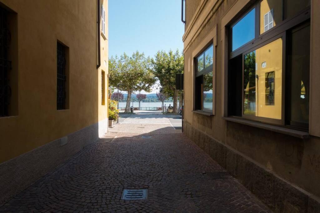 Apartment Viole, Cozy Attic Set In The Old Town Next To The Lake Arona Exterior foto